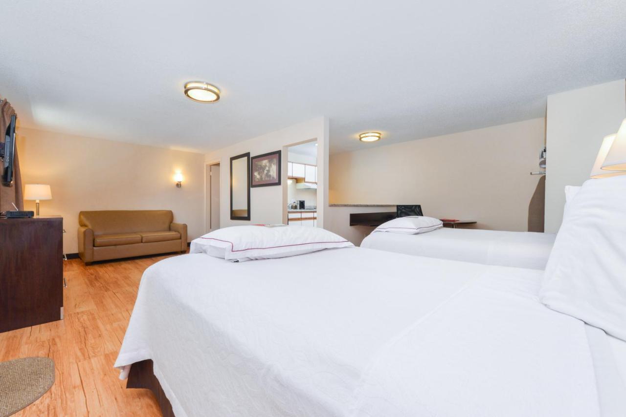 Red Roof Inn Plus+ & Suites Guilford Exteriör bild