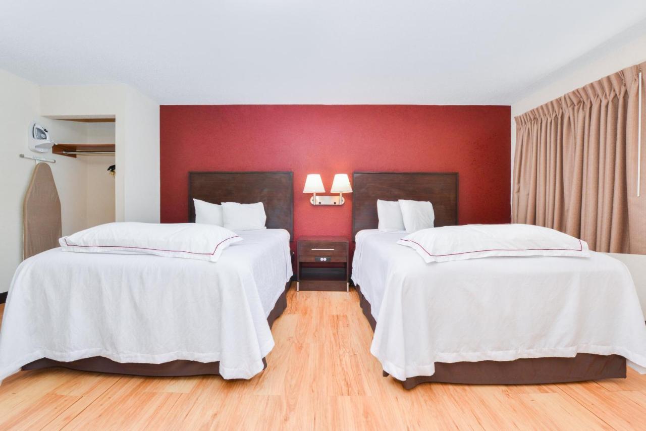Red Roof Inn Plus+ & Suites Guilford Exteriör bild