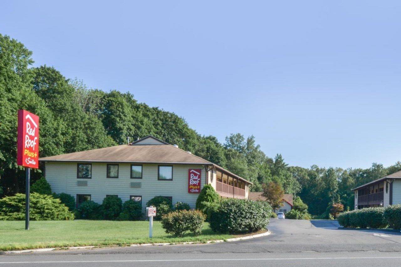 Red Roof Inn Plus+ & Suites Guilford Exteriör bild