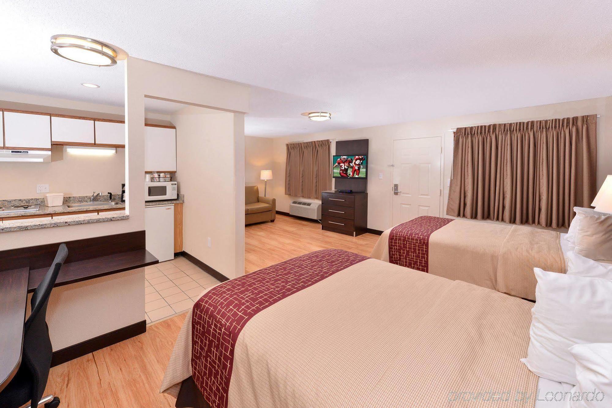 Red Roof Inn Plus+ & Suites Guilford Exteriör bild