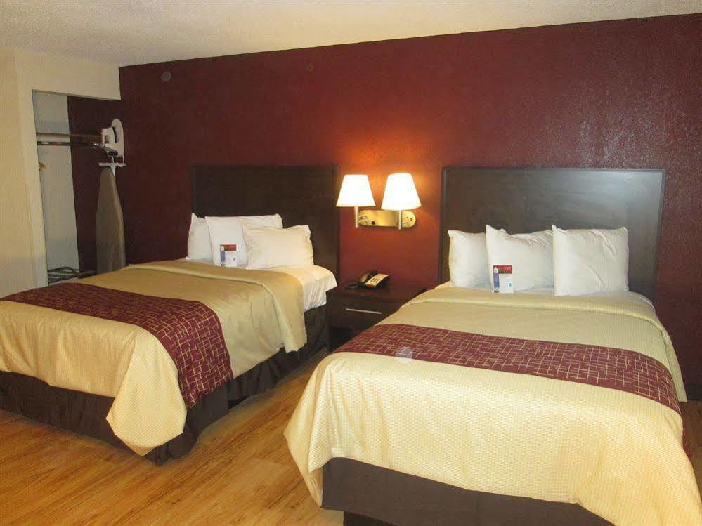 Red Roof Inn Plus+ & Suites Guilford Exteriör bild